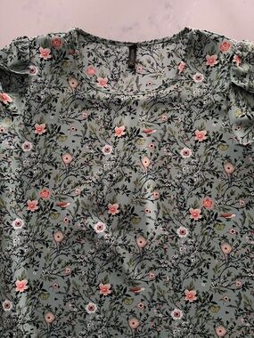 Floral Puff-Sleeve Women’s Top in Sage Green